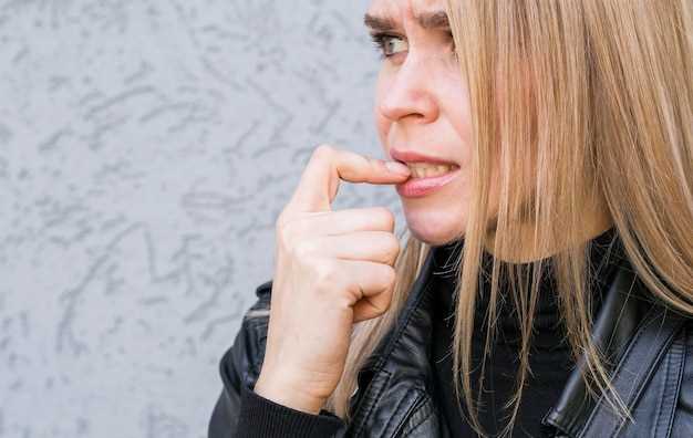 Аллергия на пломбы может проявляться различными способами, включая зуд, отек, покраснение и даже болезненность в зубе или десне. Причиной таких реакций может быть индивидуальная непереносимость компонентов пломбы, таких как металлы или другие химические вещества.