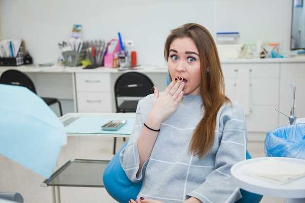 Одной из основных причин пародонтита является неправильный уход за полостью рта. Недостаточная гигиена, неправильная техника чистки зубов, пренебрежение регулярными посещениями стоматолога – все это может привести к накоплению зубного налета и образованию зубного камня. Наличие этих осадков способствует размножению бактерий, которые вызывают воспаление пародонта.
