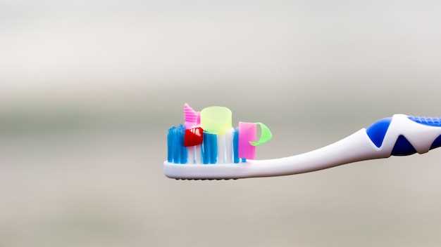 Фторид - один из самых известных и исследованных элементов, который является незаменимым ингредиентом в стоматологических препаратах. Его применение способствует укреплению зубной эмали, предотвращает разрушение зубов и замедляет процесс образования зубного налета.