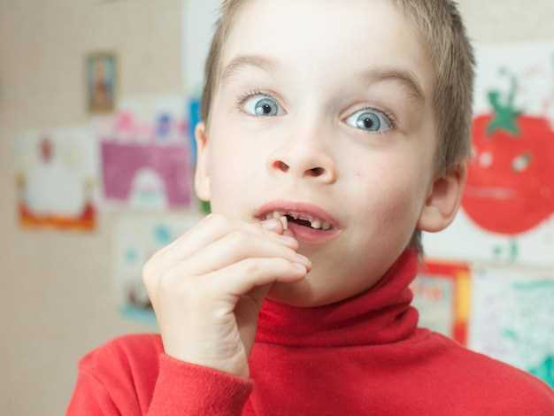 Стоматит - это воспалительное заболевание слизистой оболочки полости рта, которое часто встречается у детей. Оно проявляется в виде язвок и покраснения на деснах, губах, языке и щеках. Стоматит может вызывать болевые ощущения, затруднять питание и вызывать дискомфорт ребенку.